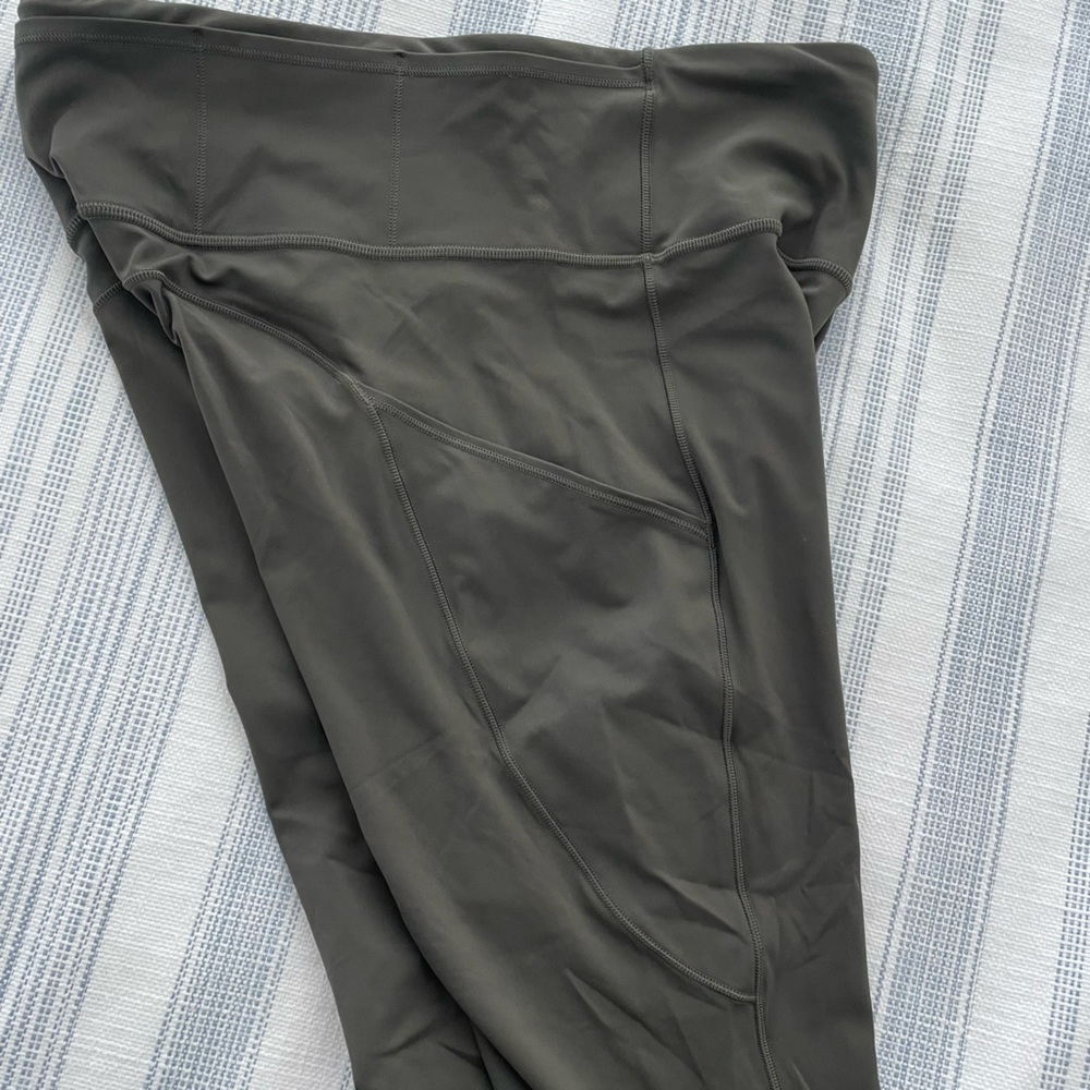 Cropped Fast & Frees - Picture 2 of 5